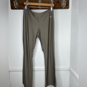 NIKE- Drifit flare leggings size medium (8-10) olive green